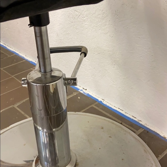 Barber chair - Picture 2 of 2